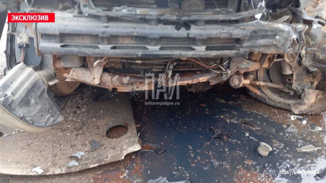 Два автомобиля столкнулись в Порхове