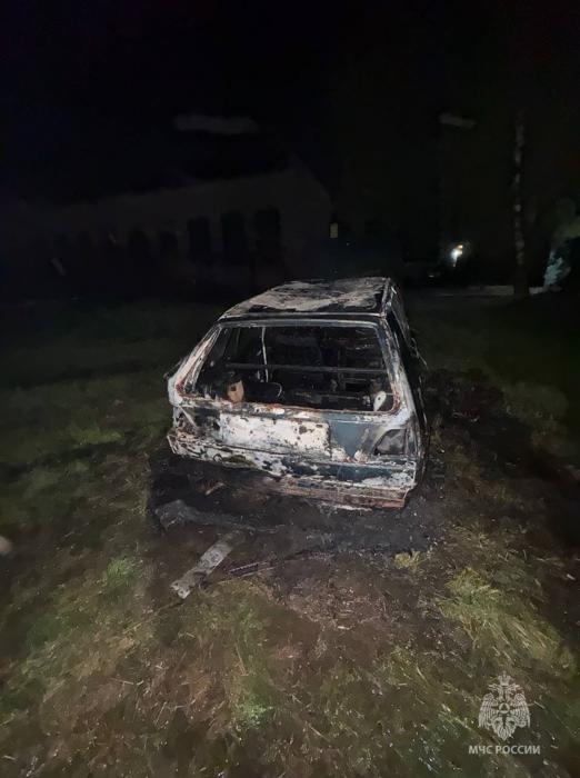 Автомобиль горел в Великих Луках