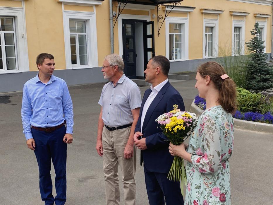 Две псковские многодетные семьи получили ключи от новых автомобилей