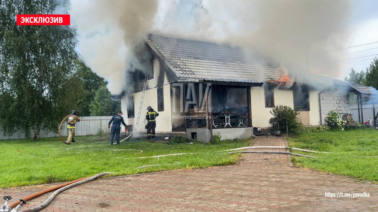 Возгорание произошло в одном из частных домов Псковского района
