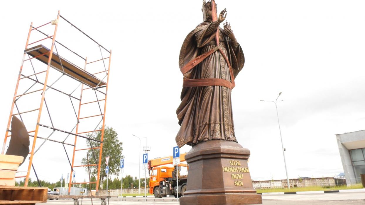 Установка памятника княгини Ольги 