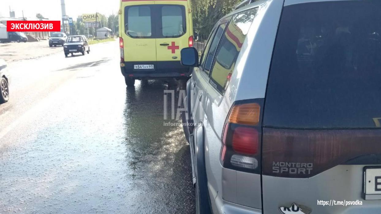 Женщину сбили в Великих Луках