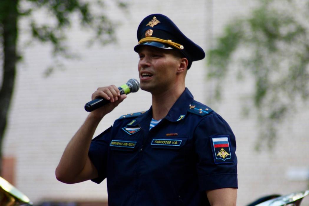 Сквер у Дома офицеров стал центром праздничного единения псковичей