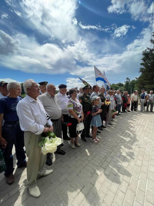 В Великих Луках почтили память военных моряков в День ВМФ