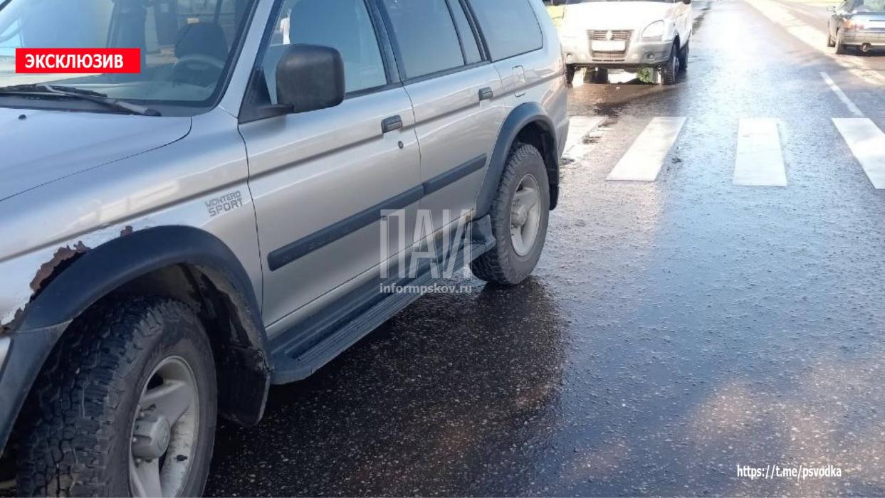 Женщину сбили в Великих Луках