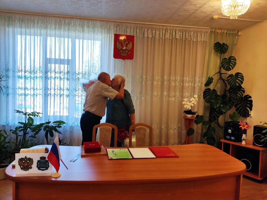 Золотую свадьбу отпраздновали супруги Кузьмины в Стругах Красных