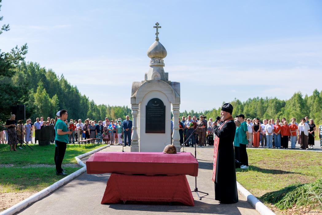 Церемония перезахоронения останков бойцов Красной армии прошла в годовщину освобождения Псковского района