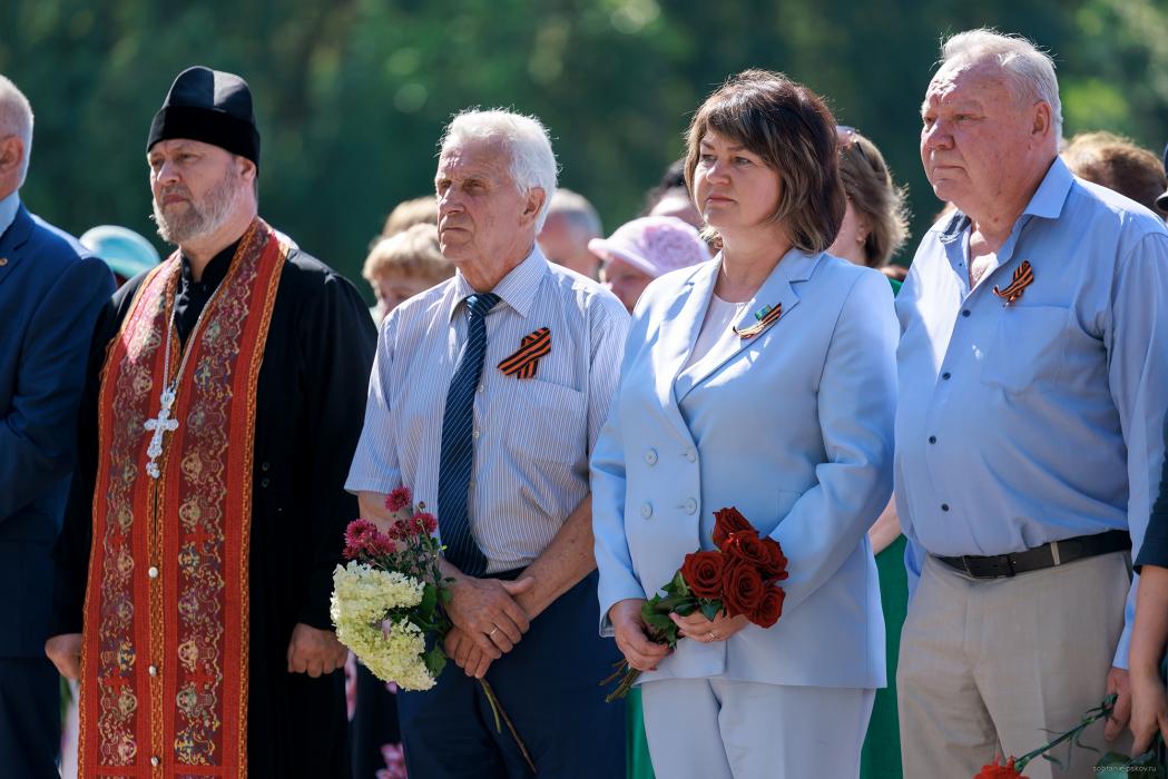 Церемония перезахоронения останков бойцов Красной армии прошла в годовщину освобождения Псковского района