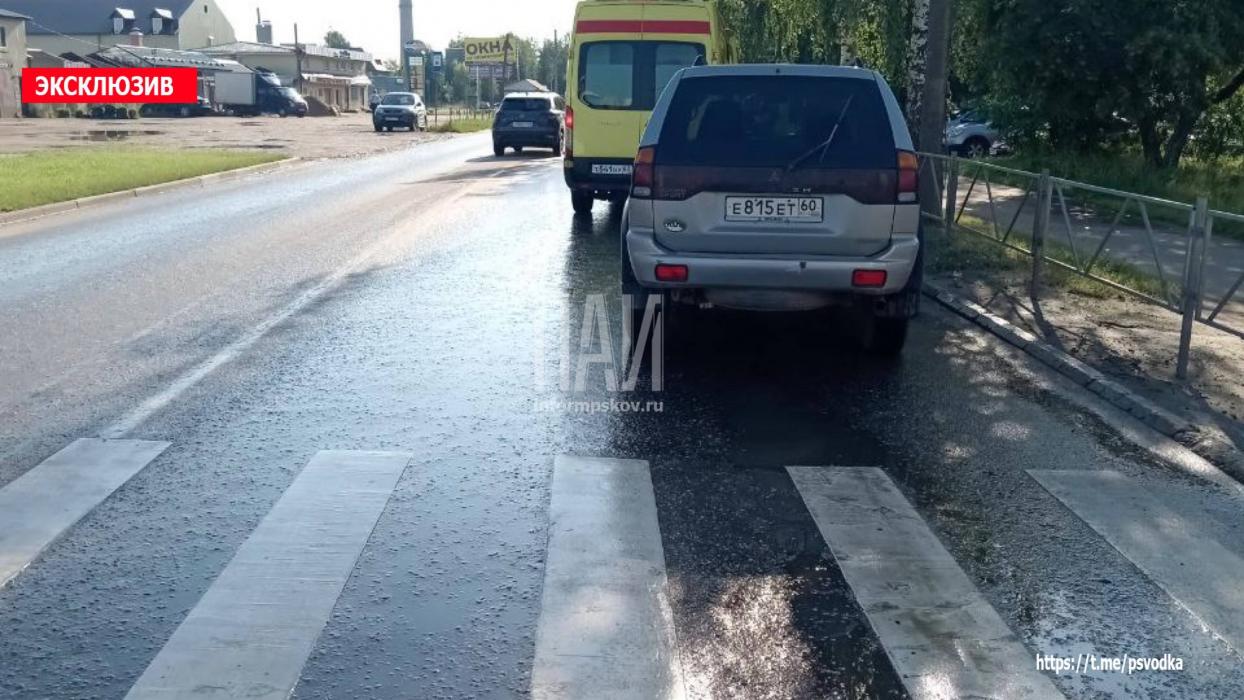 Женщину сбили в Великих Луках