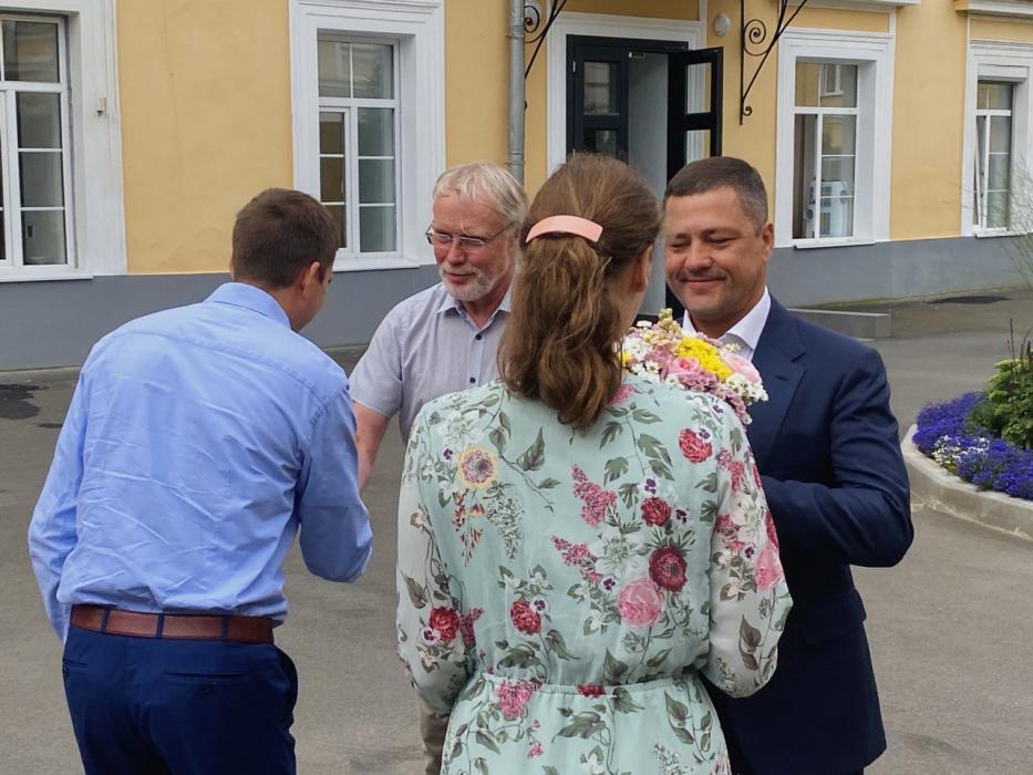Две псковские многодетные семьи получили ключи от новых автомобилей