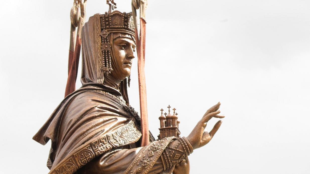 Установка памятника княгини Ольги 