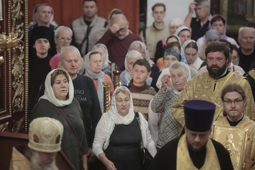 Псков торжественно встретил мощи святого Тихона