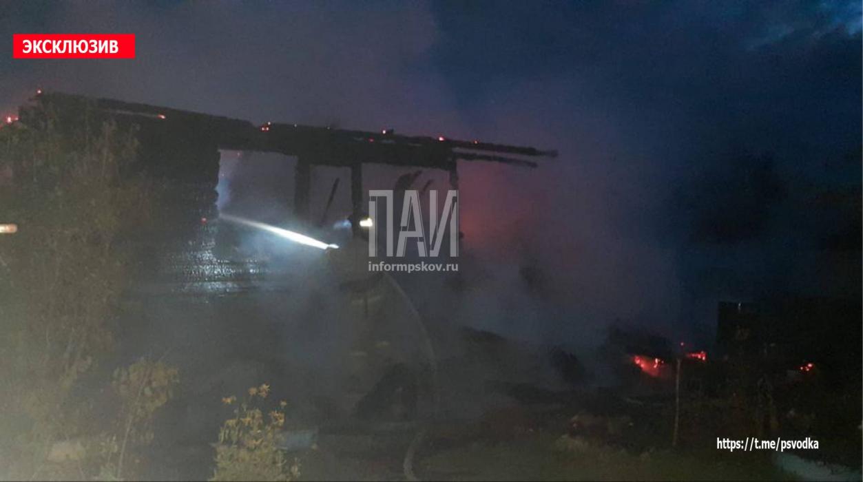 Жилой дом сгорел в Порховском районе