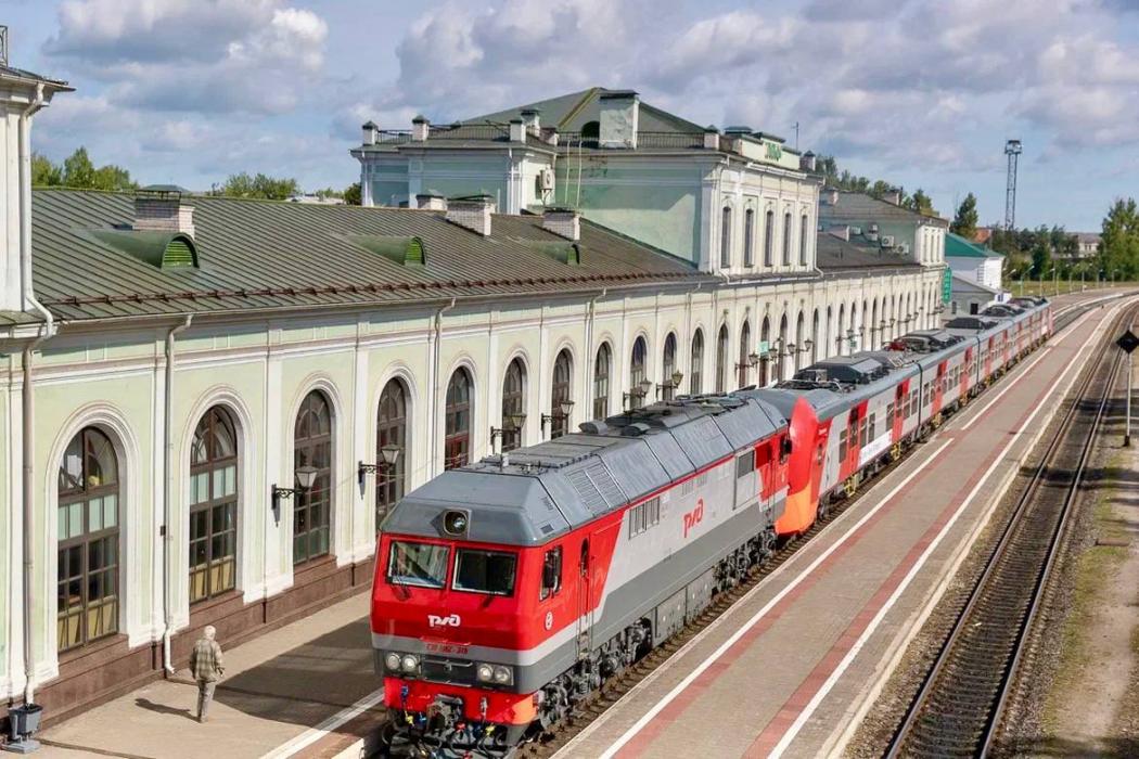 Псковский губернатор поздравил железнодорожников с профессиональным праздником