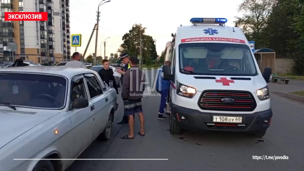 Девушку госпитализировали в больницу после наезда автомобиля в Пскове