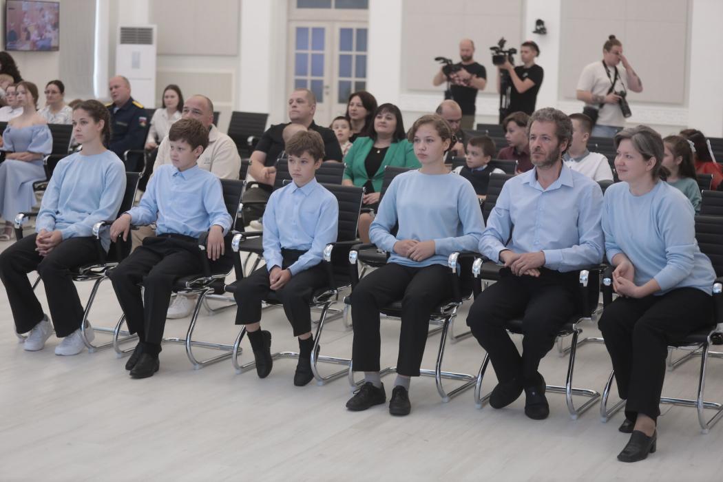 Торжественная церемония вручения сертификатов 