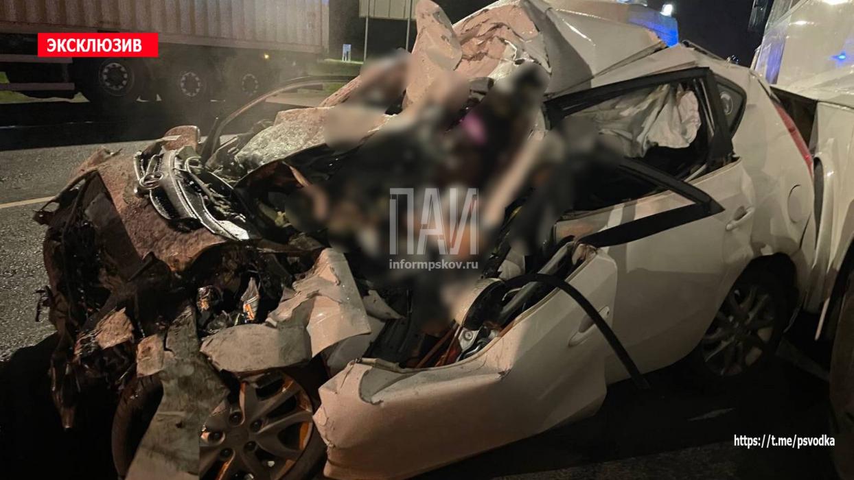 Три человека погибли в ДТП с автобусом в Островском районе