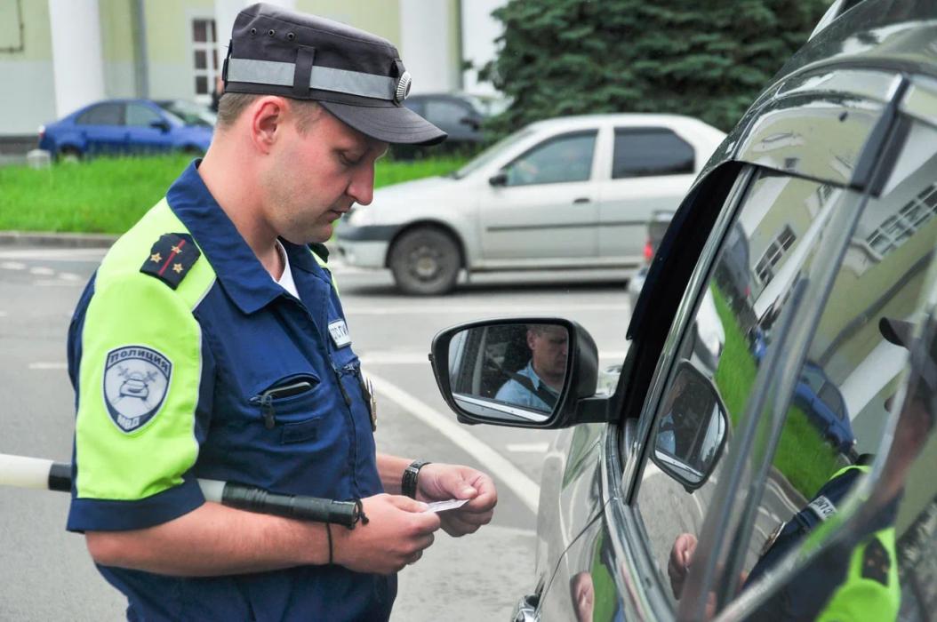 Рейд по проверке перевозки детей провели полицейские в Пскове