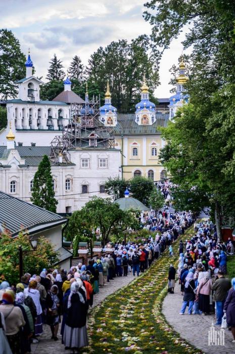 Успение в Псково-Печерском монастыре