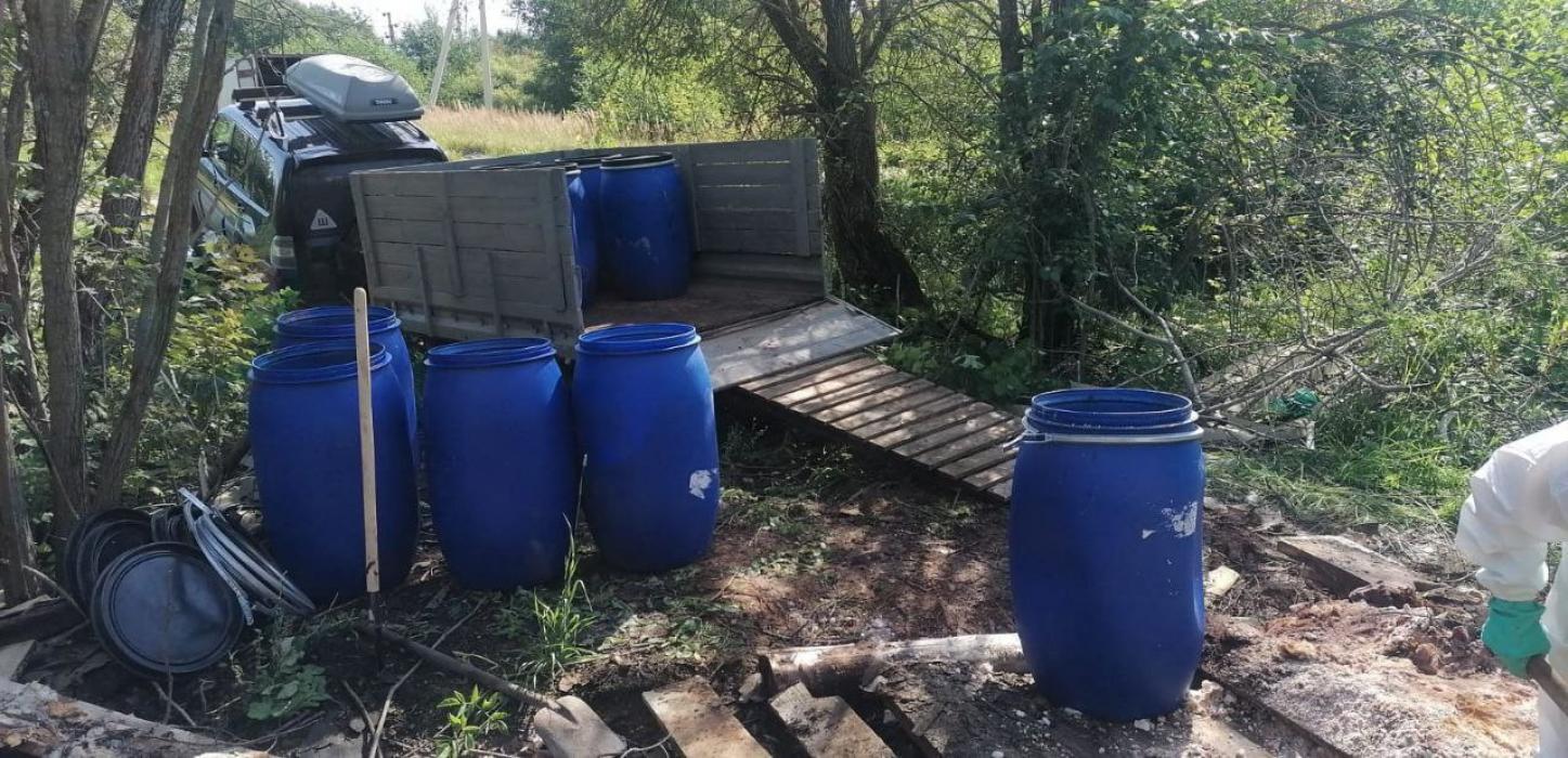 Неизвестные разобрали старый склад в Локнянском районе
