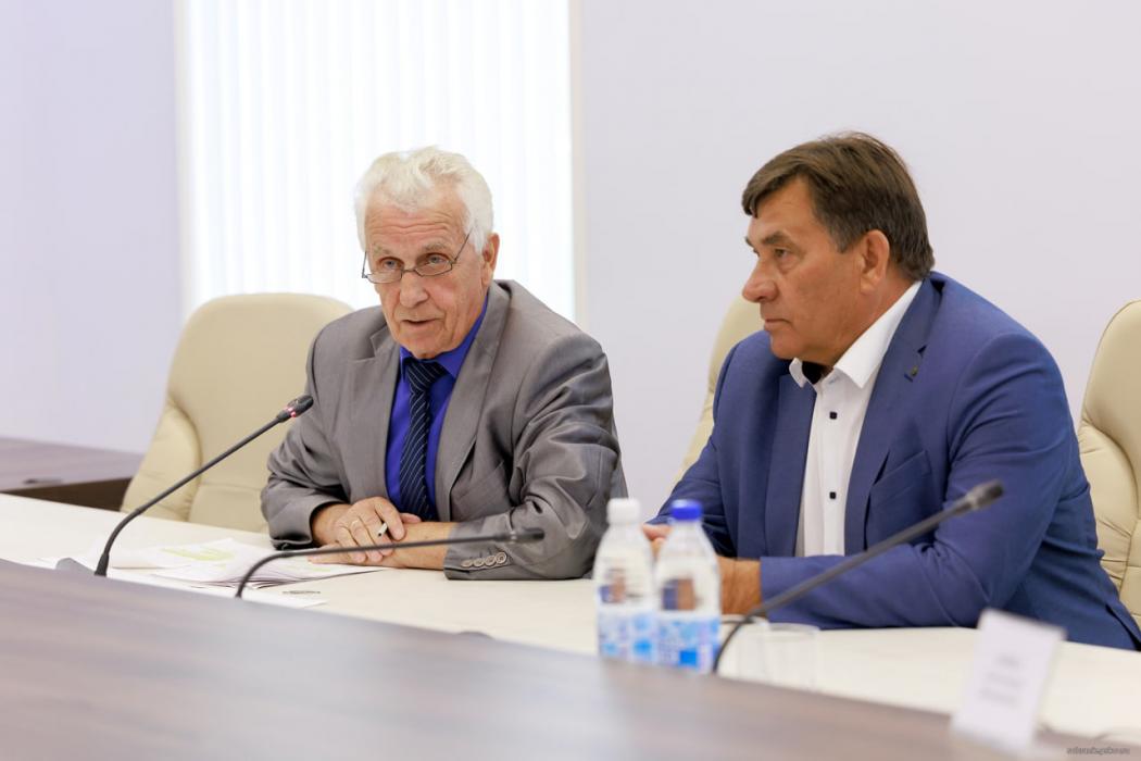 Депутаты, ветераны и молодежь из Псковской и Ленинградской областей встретились в Собрании