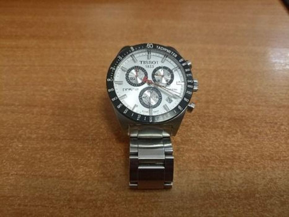 Судебные приставы конфисковали часы Tissot у псковского экс-чиновника