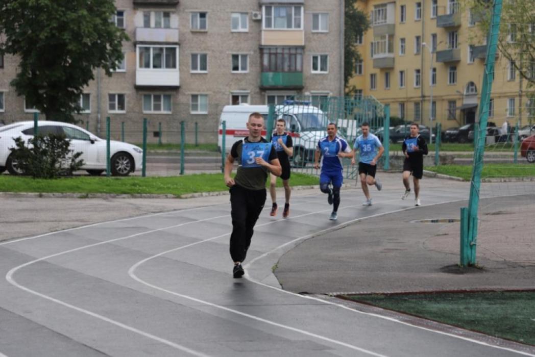 Псковские полицейские соревновались в служебно-прикладных видах спорта