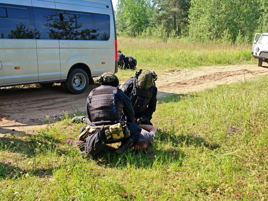 Псковский ОМОН отработал захват преступников с перехватом автомобиля