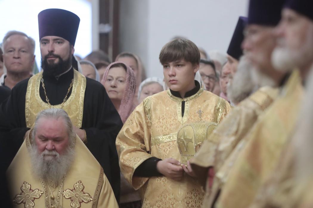 Псков торжественно встретил мощи святого Тихона