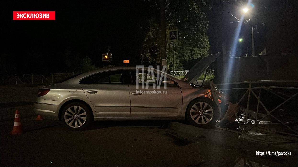 Два автомобиля столкнулись в Великих Луках