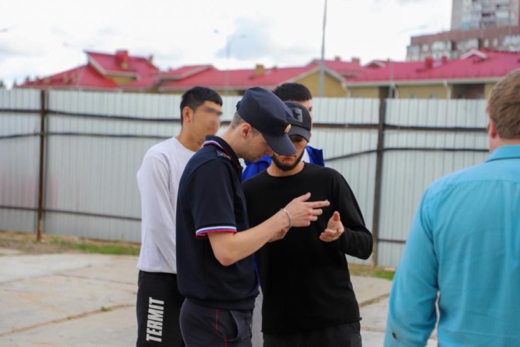 Трех рабочих-нелегалов задержали в Пскове