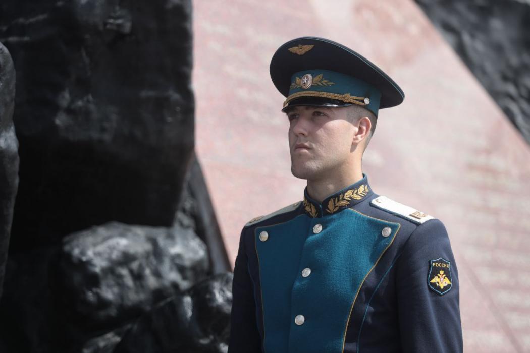 Возложение цветов к мемориалу 