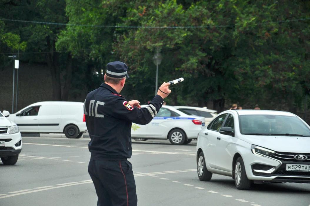 Рейд по проверке перевозки детей провели полицейские в Пскове