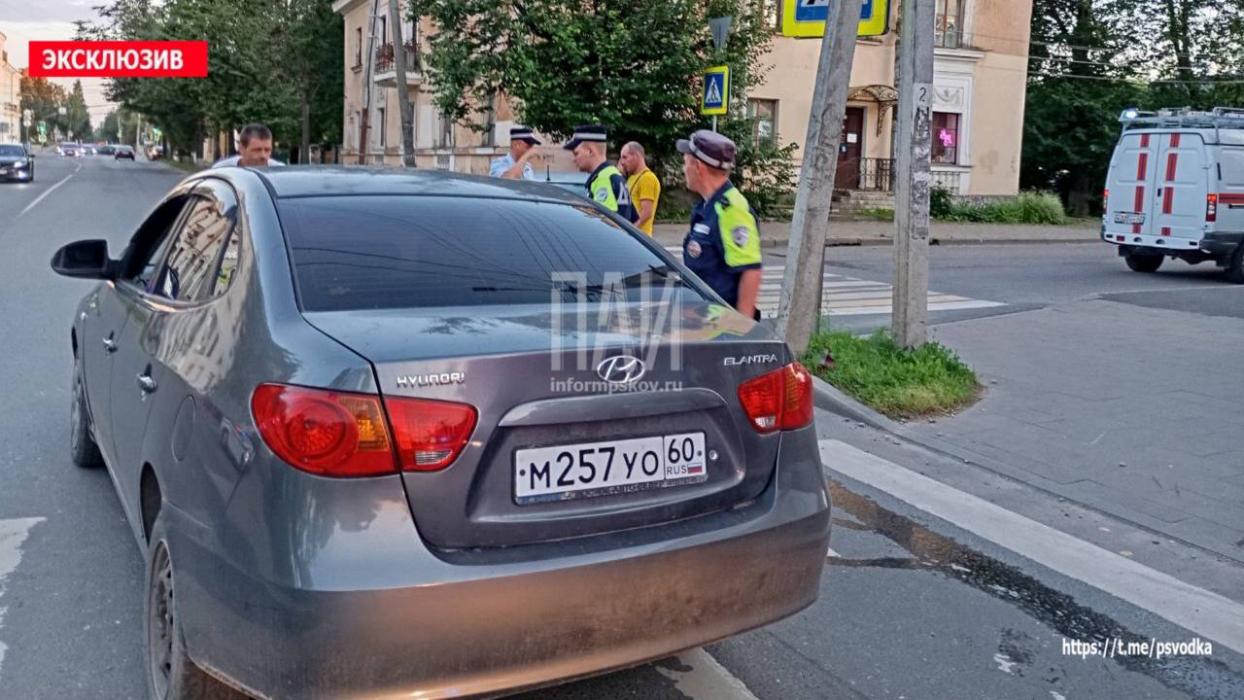 В Пскове на улице Максима Горького столкнулись два автомобиля