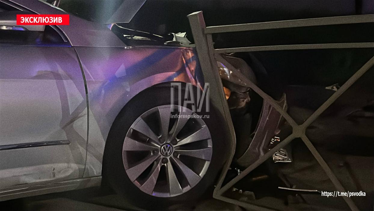 Два автомобиля столкнулись в Великих Луках