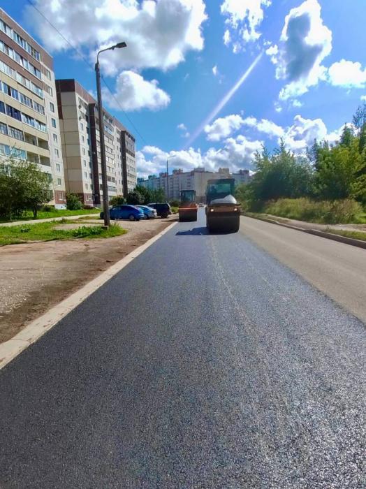Новый асфальт уложили на изношенных участках четырёх улиц в Пскове
