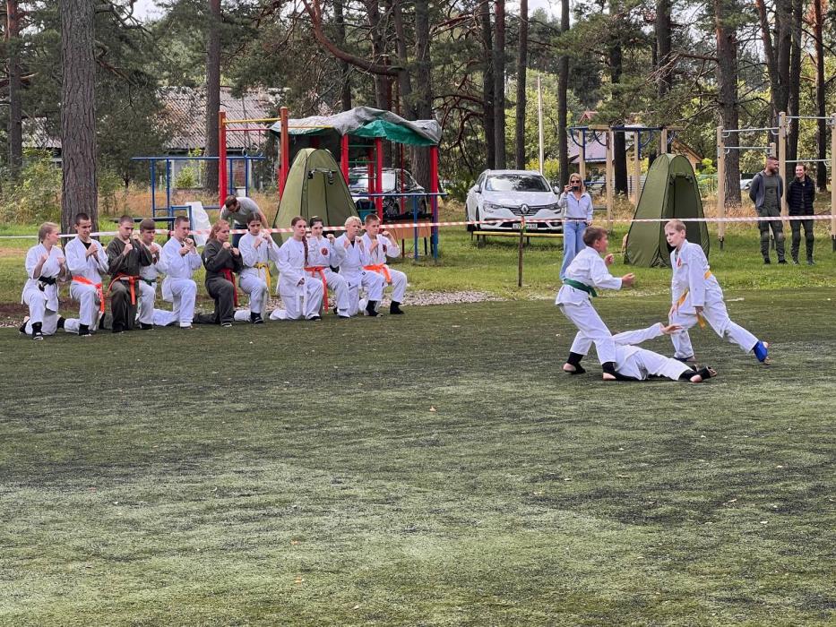 Соревнования по рубке шашкой проходят в Гдовском районе 