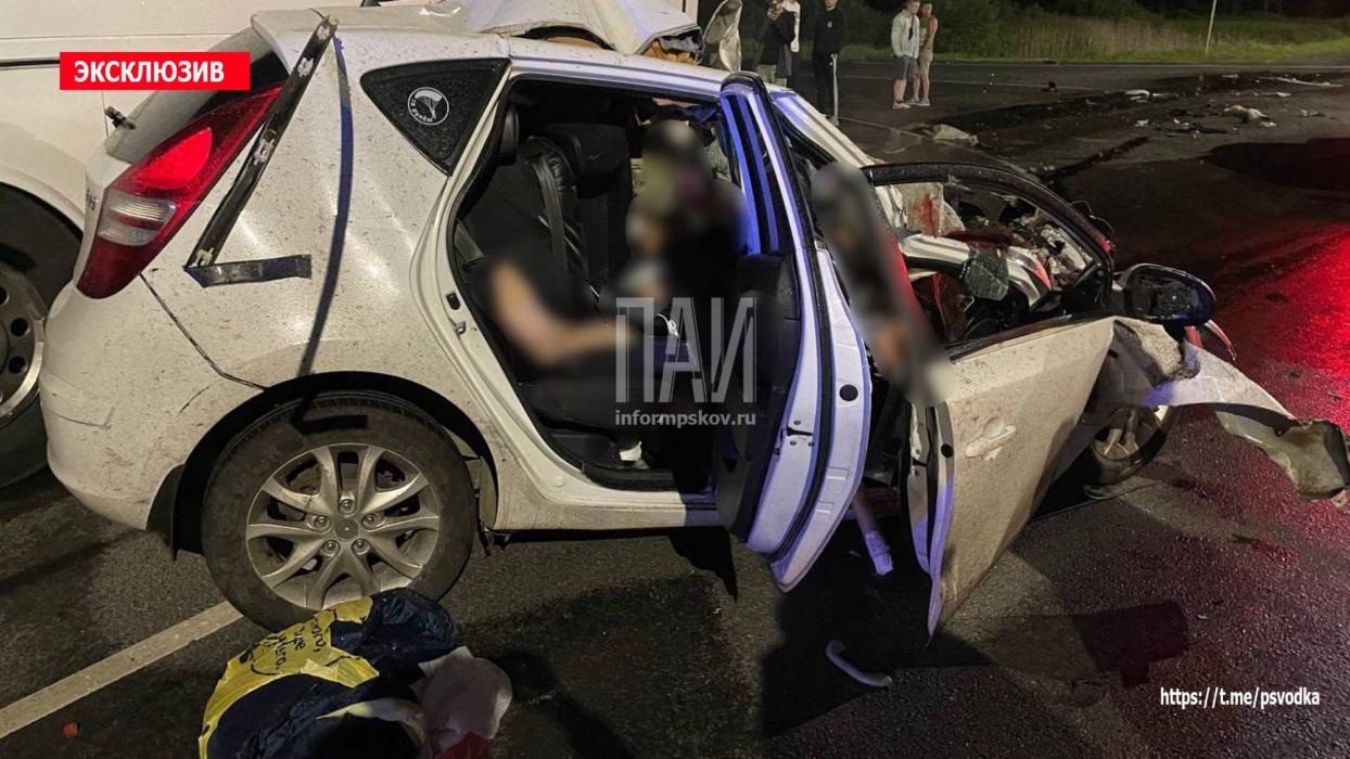 Три человека погибли в ДТП с автобусом в Островском районе