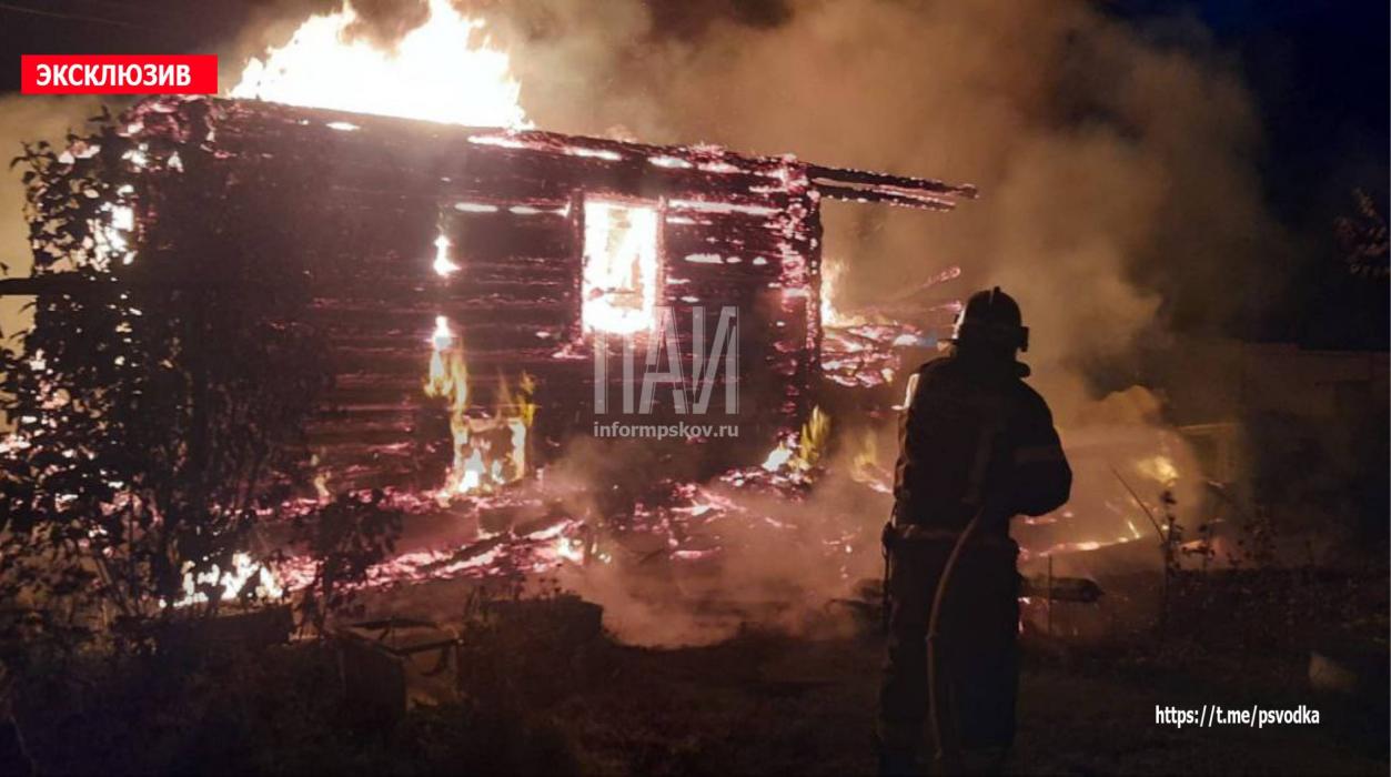 Жилой дом сгорел в Порховском районе