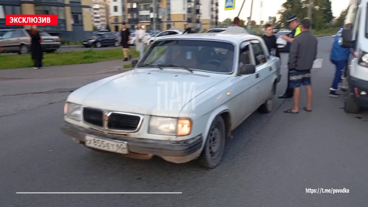 Девушку госпитализировали в больницу после наезда автомобиля в Пскове