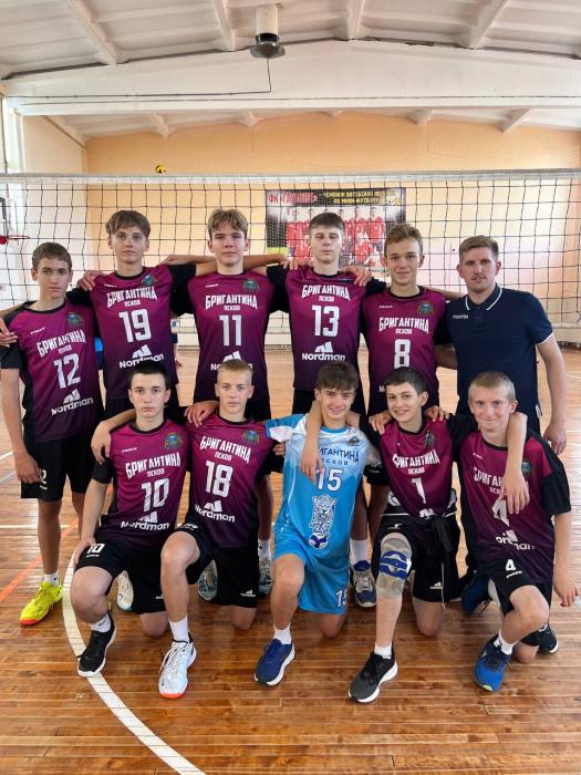 Псковские волейболисты играют в международном турнире в Белоруссии