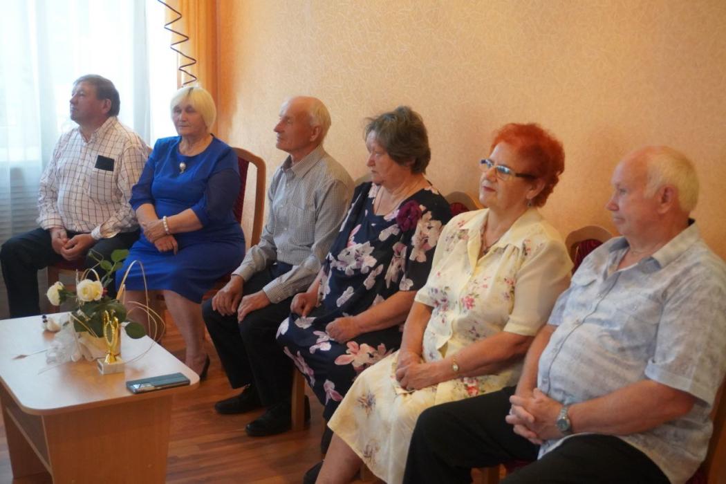Три супружеские пары из Опочецкого района получили медали «50 лет совместной жизни»
