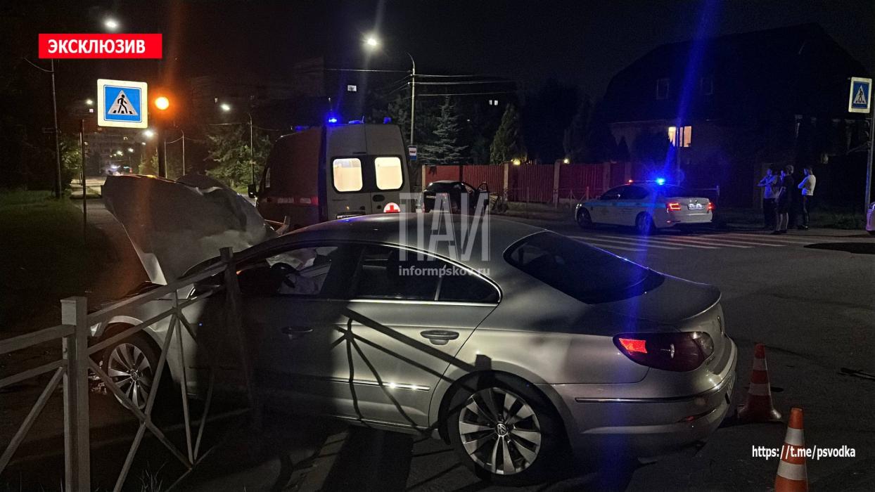 Два автомобиля столкнулись в Великих Луках