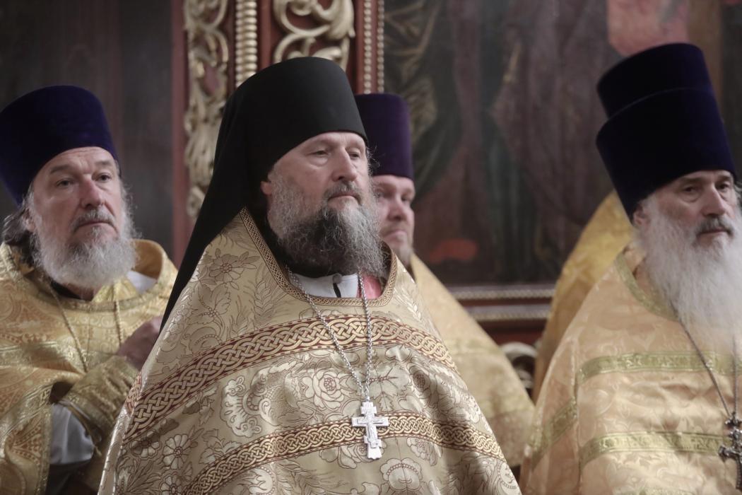 Псков торжественно встретил мощи святого Тихона