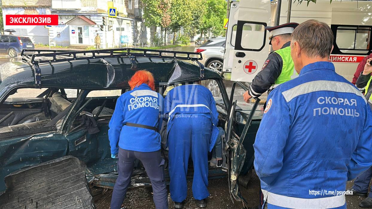 Две пенсионерки пострадали в ДТП в Великих Луках