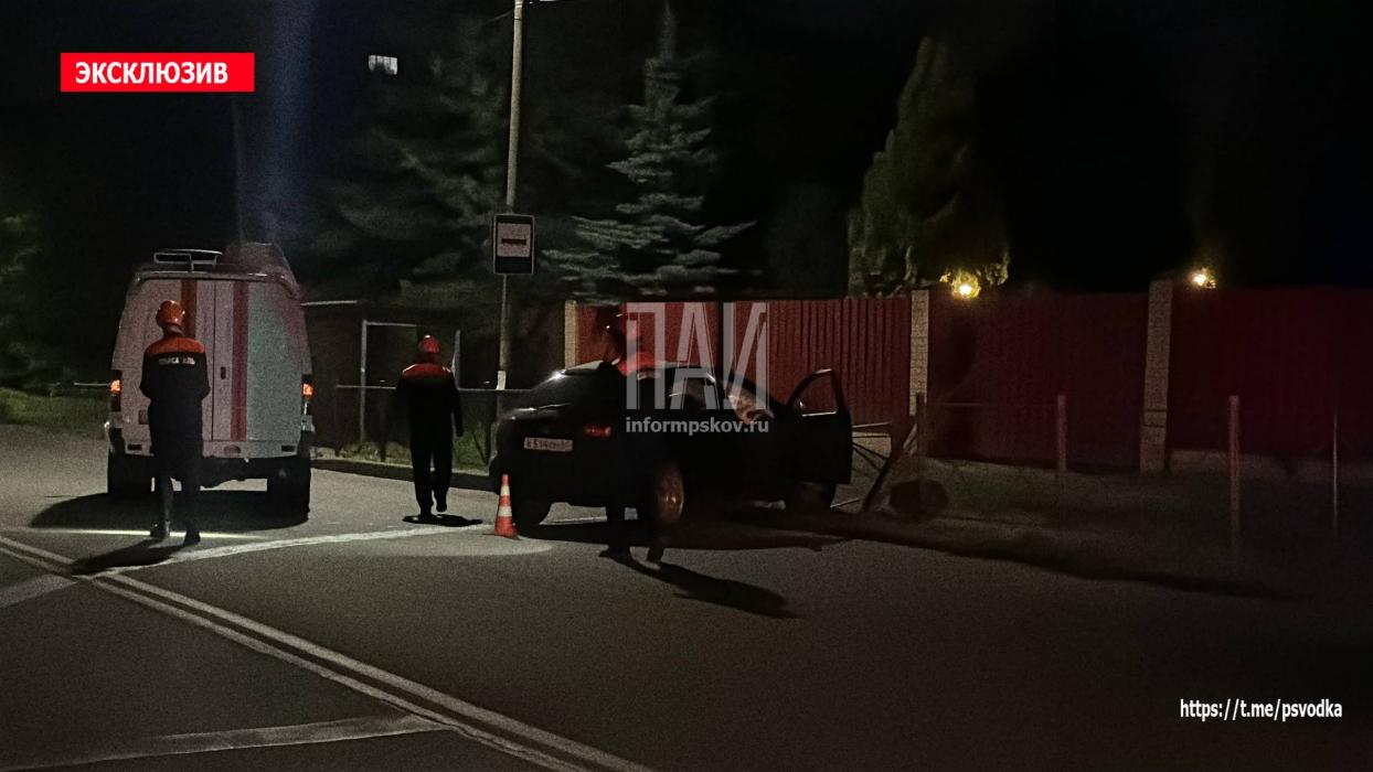 Два автомобиля столкнулись в Великих Луках