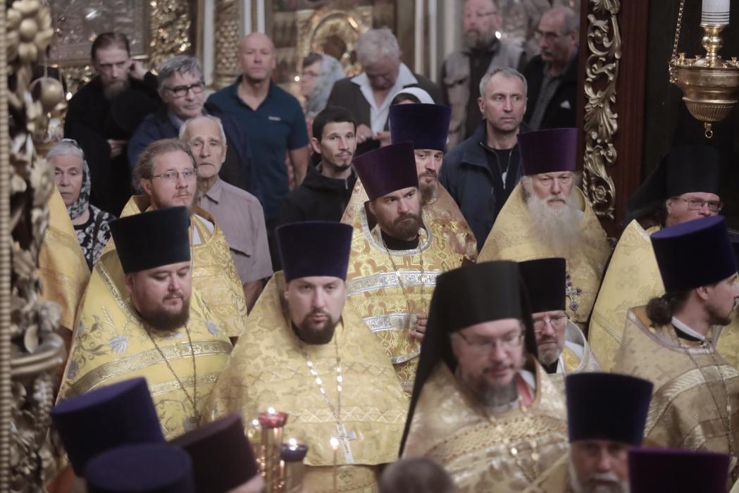 Псков торжественно встретил мощи святого Тихона