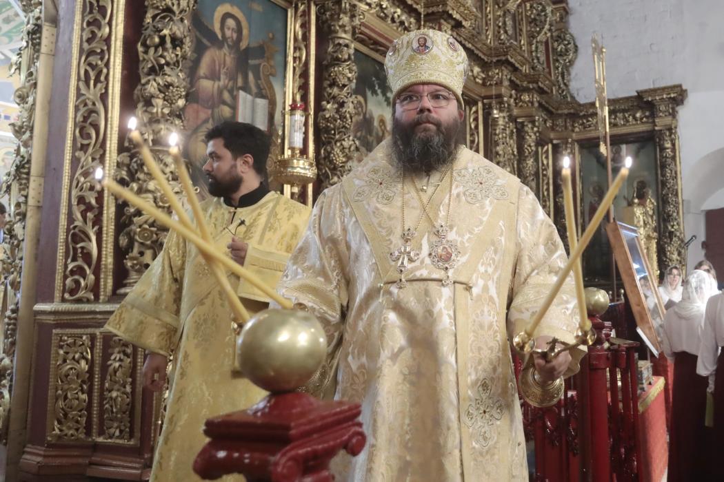 Псков торжественно встретил мощи святого Тихона