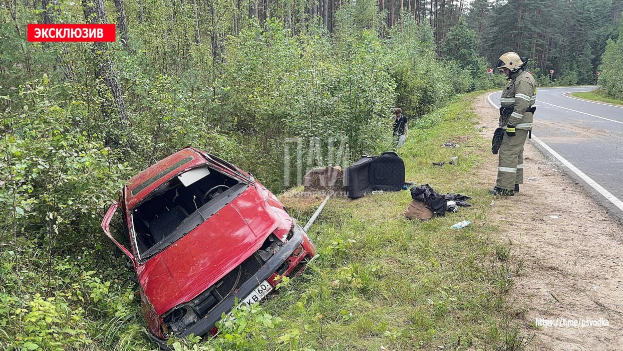 В Печорском районе водитель во время ДТП вылетел через лобовое стекло вместе с сиденьем