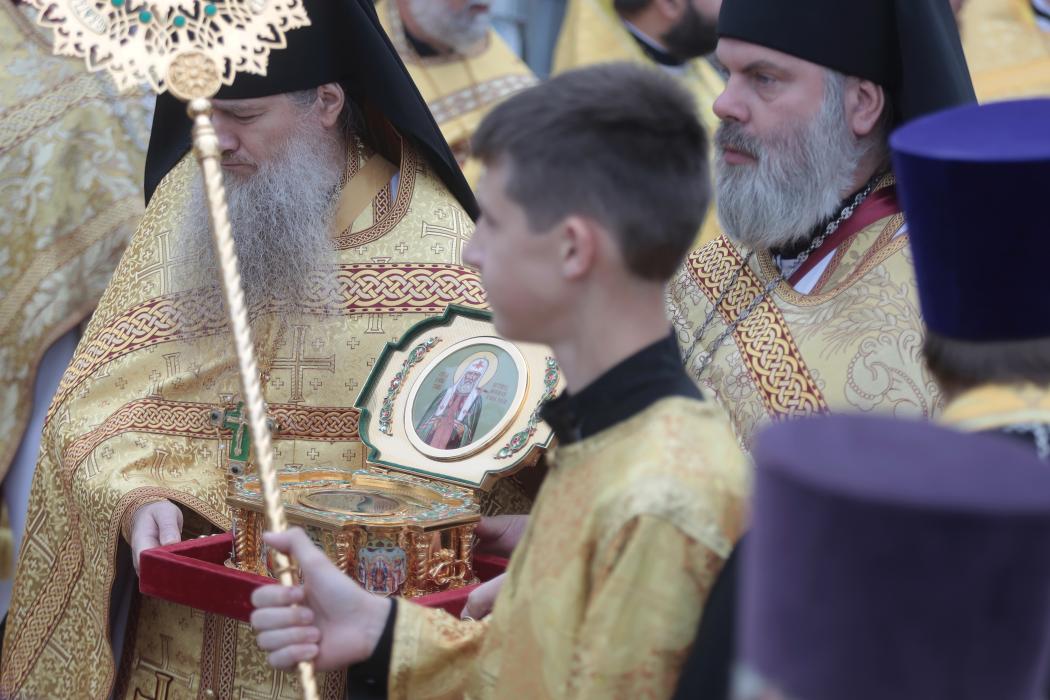 Псков торжественно встретил мощи святого Тихона